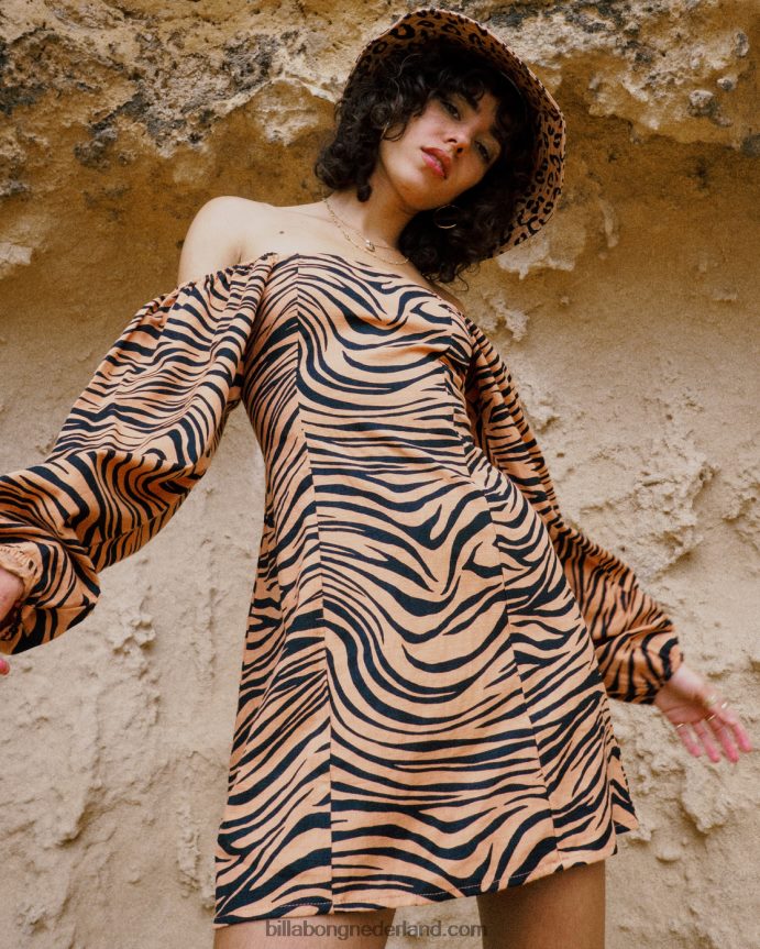 Billabong vrouwen flirterige mini-jurk met lange mouwen voelenwoestijn klei 4D20H2240